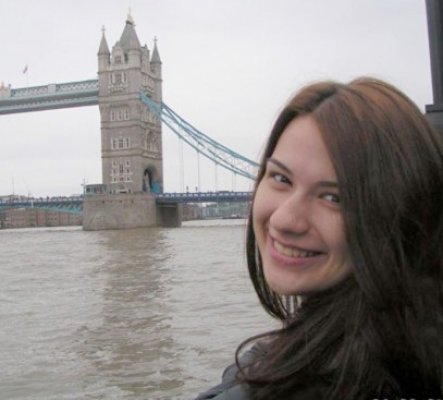 Tânăra de 20 de ani, moartă în accident rutier, este condusă azi pe ultimul drum